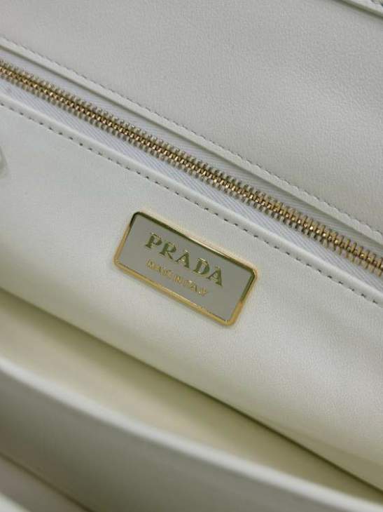 Picture of Prada Handbags _SKUfw187466113fw